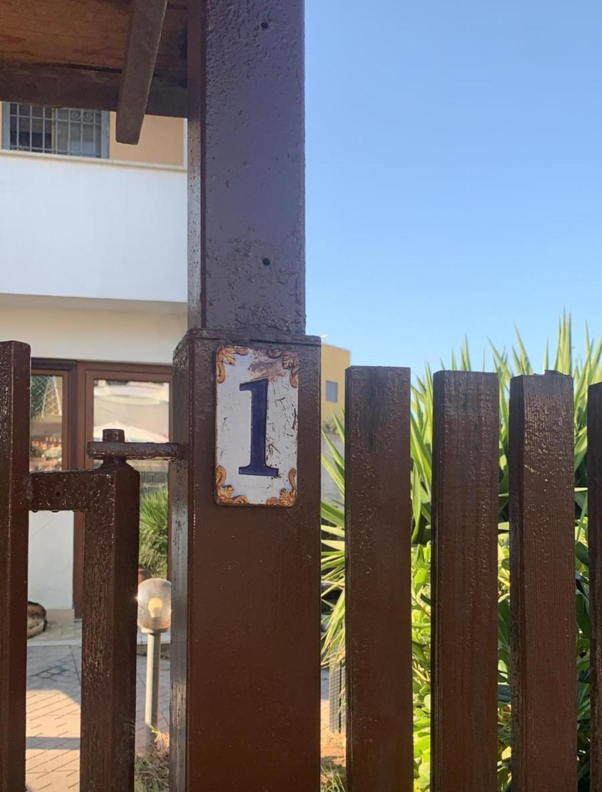 B&B Civitavecchia La Casetta Con Giardino Exterior foto